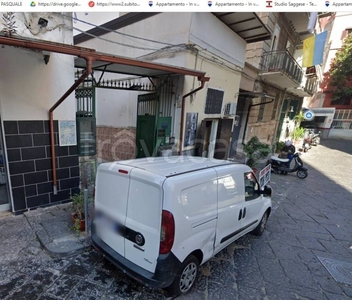 Negozio in vendita a Napoli via Nicola Galdo