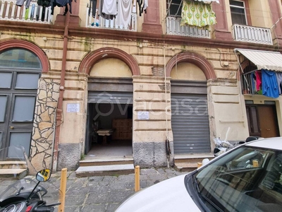 Negozio in vendita a Napoli via Pavia, 90
