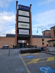 Negozio in vendita a Parma via San Leonardo
