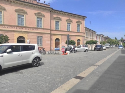 Negozio in vendita a San Mauro Pascoli piazza giuseppe mazzini, 11