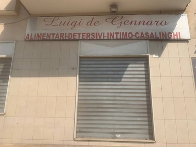 Negozio in vendita a Santa Maria Capua Vetere via Giuseppe Avezzana, 79