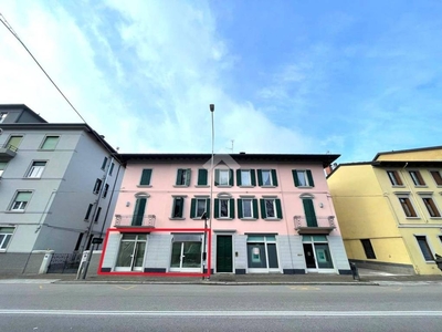 Negozio in vendita a Udine viale Volontari della Libertà, 46