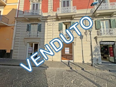 Negozio in vendita ad Aversa via Vittorio Emanuele iii, 29