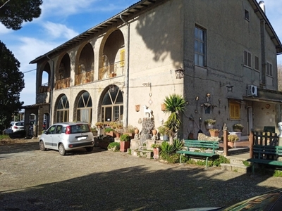 Palazzo in Strada Provinciale Claudia Braccianese, Bracciano, 400 m²