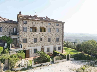 Appartamento con Vista Panoramica in Vendita a Volterra