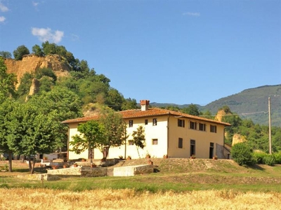 Tenuta di Prestigio in Vendita a Castelfranco Piandiscò, Toscana
