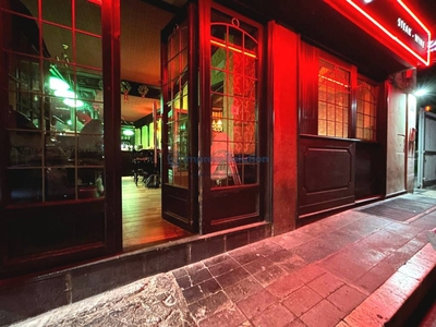 Pub in vendita a Napoli via Belvedere