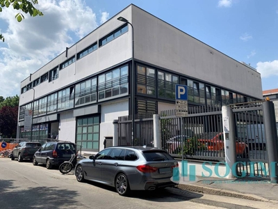 Ufficio in vendita a Milano via Fratelli Bressan, 2