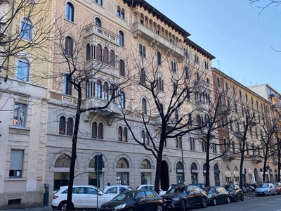 Ufficio in vendita a Milano via Losanna