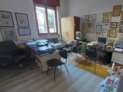 Ufficio in vendita a Piacenza via Manfredi