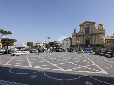 Ufficio in vendita a Pollena Trocchia piazza Nicola Amodio