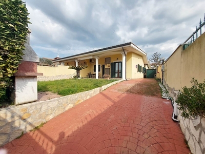 Villa bifamiliare in vendita a Ardea Roma Nuova Florida