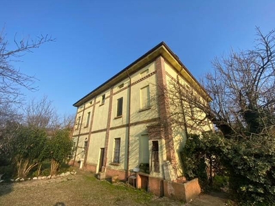 Villa in vendita a Castellucchio Mantova Sarginesco