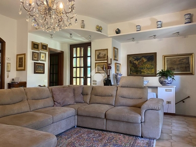 Villa in vendita a Parabiago
