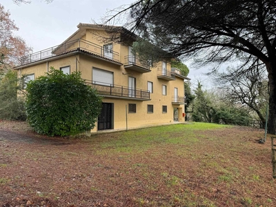 Villa in vendita a Valentano Viterbo
