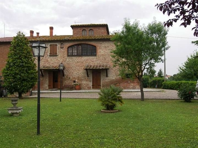 Villa Leopoldina con Giardino e Vista Panoramica a Sinalunga in Vendita