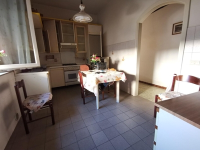 Appartamento a Fucecchio, 5 locali, 1 bagno, giardino privato, 71 m²