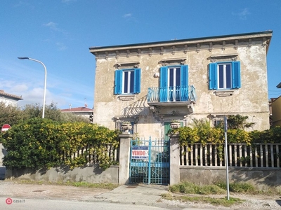 Appartamento in Vendita in Viale Vespucci a Livorno