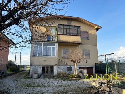 Appartamento in Via Contessa Beretta, Farra d'Isonzo, 5 locali, 105 m²