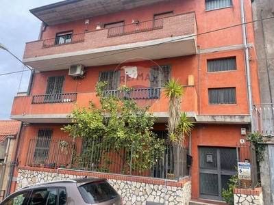 Appartamento in Via del Daino, Catania, 6 locali, 2 bagni, 140 m²