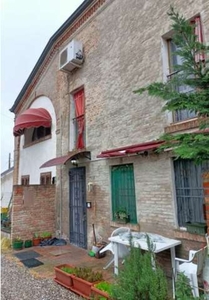 Appartamento in Via della Ginestra, Ferrara, 6 locali, 2 bagni, 157 m²