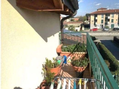 Appartamento in Via Giovanni Pascoli 42/a, Rovello Porro, 6 locali