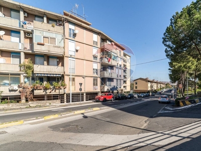 Appartamento in Via Giuseppe Pitre', Catania, 6 locali, 1 bagno