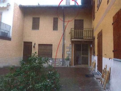 Appartamento in Via Locatelli, Castione della Presolana, 5 locali