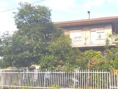 Appartamento in Via Madonna del Pianto, Albino, 6 locali, 145 m²