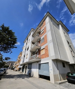 Appartamento in Via MADONNA DELLA NEVE 1, Frosinone, 5 locali, 2 bagni
