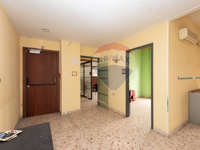 Appartamento in Via Plebiscito, Catania, 7 locali, 2 bagni, con box