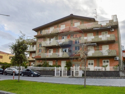 Appartamento in Via Turati, Piedimonte Etneo, 6 locali, 2 bagni