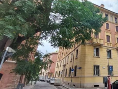 Appartamento in Via Vincenzo Toffano, Bologna, 6 locali, 3 bagni