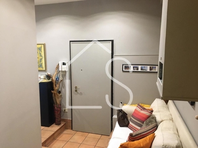 Bilocale a Bologna, 1 bagno, 48 m², 1° piano, porta blindata