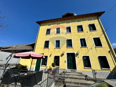 Bilocale in Via Sossai, Belluno, 1 bagno, posto auto, 125 m², terrazzo