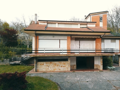 Casa a Atina in Via Valle Giordana
