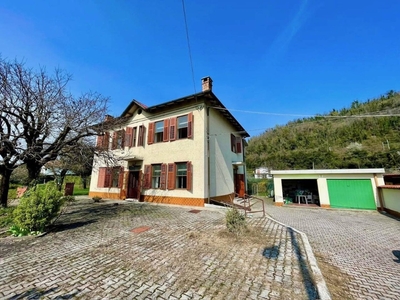 Casa indipendente a Gorizia, 12 locali, 2 bagni, giardino privato