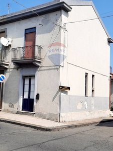 Casa indipendente a Mascali, 3 locali, 2 bagni, 80 m², ottimo stato