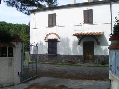 Casa indipendente a Scarlino, 5 locali, 2 bagni, giardino privato