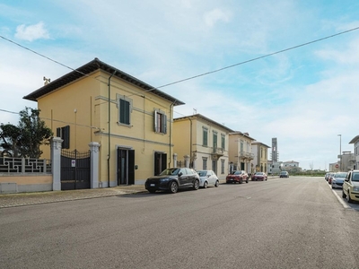 Casa Indipendente in Vendita a Pisa, zona Marina di Pisa, 380'000€, 100 m²