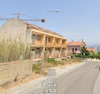 Casa indipendente in Vendita in Via Casabianca Faro Sup. a Messina