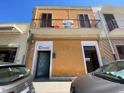 Casa indipendente in Vendita in Viale Luigi Cadorna 62 a Siracusa