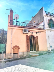 Casa indipendente in Via calvario, Piedimonte Etneo, 4 locali, 1 bagno