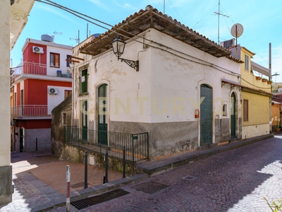 Casa indipendente in Via Dietro Chiesa 53, Aci Castello, 4 locali