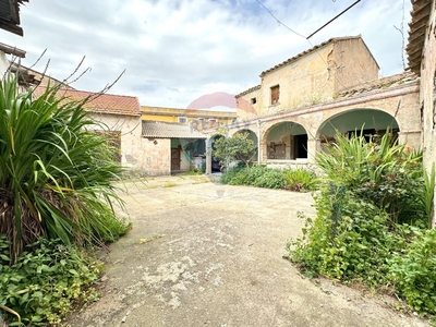 Casa indipendente in Via Digione, Selargius, 7 locali, con box, 422 m²