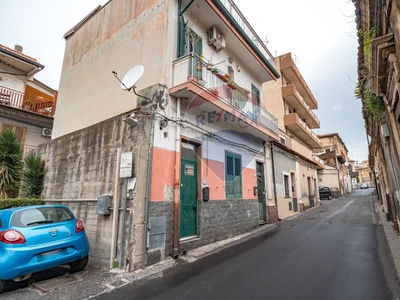 Casa indipendente in Via IV novembre, Aci Catena, 2 locali, 1 bagno