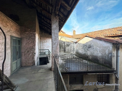 Casa indipendente in Via Monte Grappa, Valbrona, 6 locali, 1 bagno