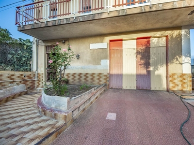 Casa indipendente in Via stromboli 11, Misterbianco, 10 locali, 240 m²