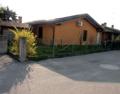Casa indipendente in Via Viali, Sesto al Reghena, 7 locali, 2 bagni