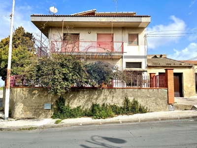 Casa indipendente in Via Vittorio Veneto, Grammichele, 10 locali